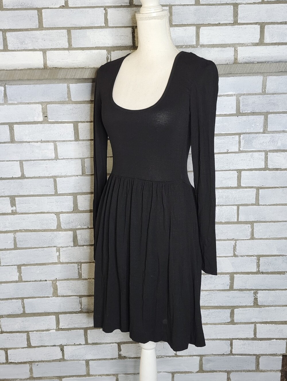 • French Connection Women's Long Sleeve Knit Scoop Neck Dress Size 0 Black